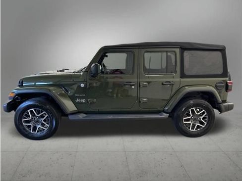 Used 2024 Jeep Wrangler Unlimited Sahara AWD/4WD image 2