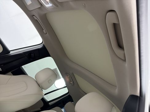 Certified 2022 Mercedes-Benz GLB 250 4MATIC image 18