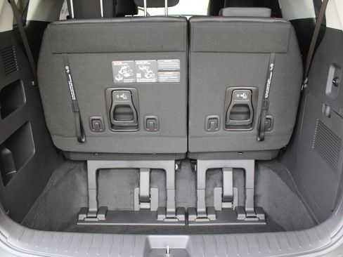 New 2026 Kia Carnival EX FWD image 12
