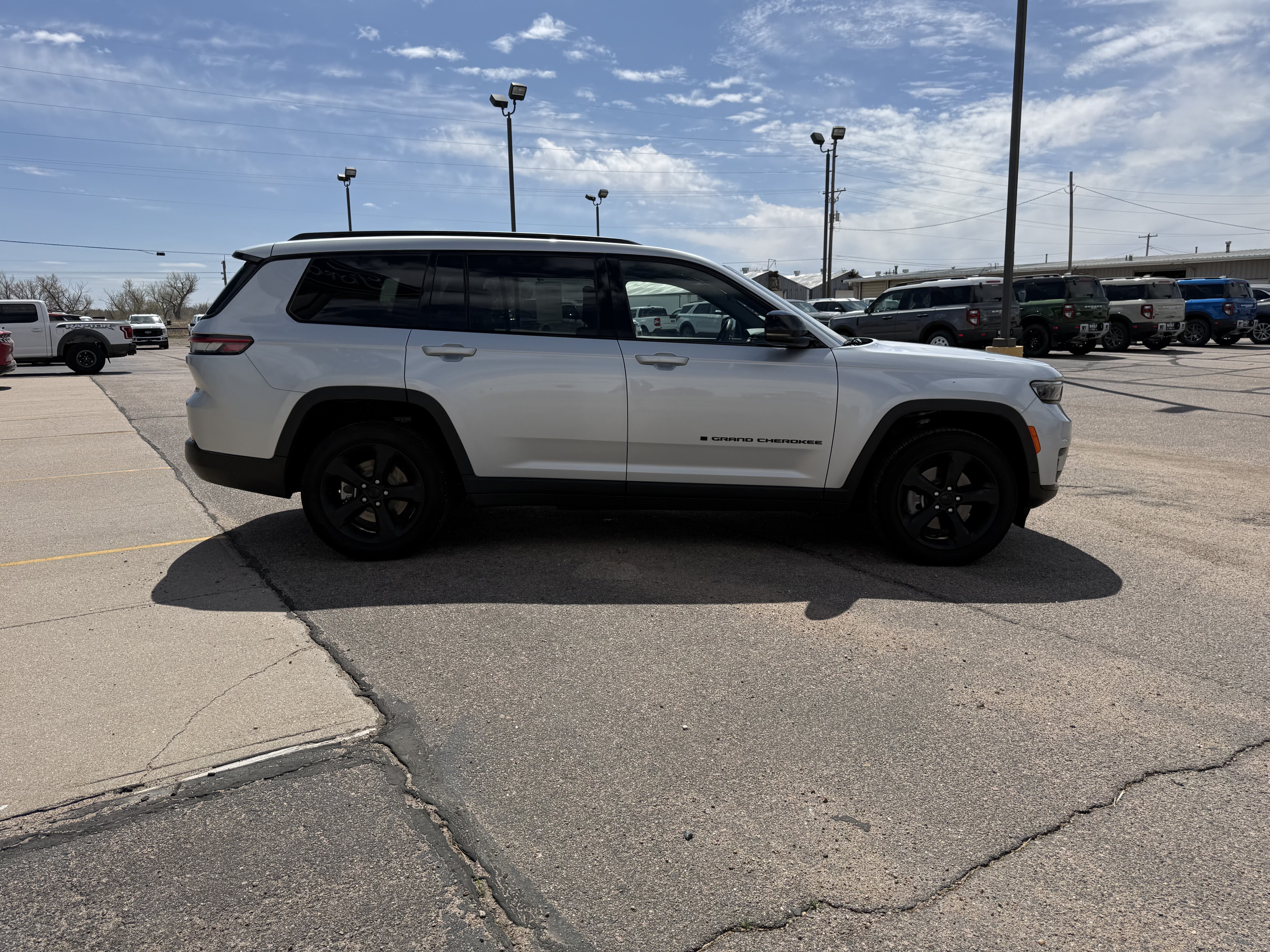 Used 2023 Jeep Grand Cherokee L Laredo AWD/4WD image 6