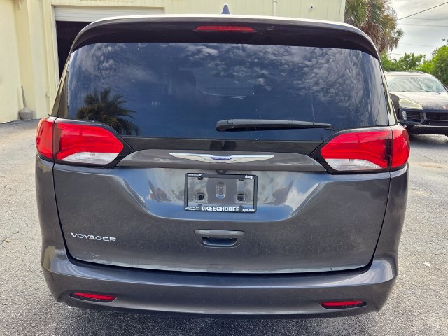 Used 2020 Chrysler Voyager LX FWD image 6