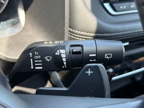 Used 2025 Nissan Rogue SV AWD/4WD image 19