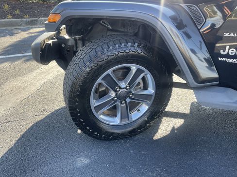 Used 2018 Jeep Wrangler Unlimited Sahara image 32