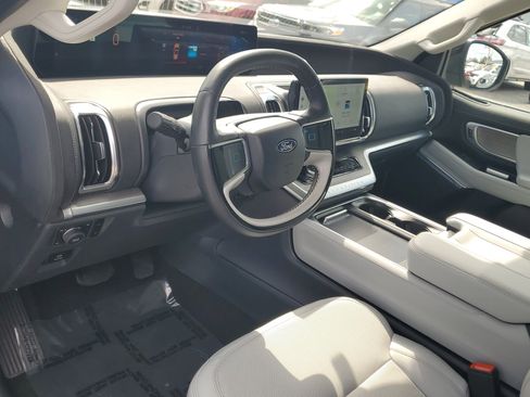 Certified 2025 Ford Expedition Max Platinum image 23