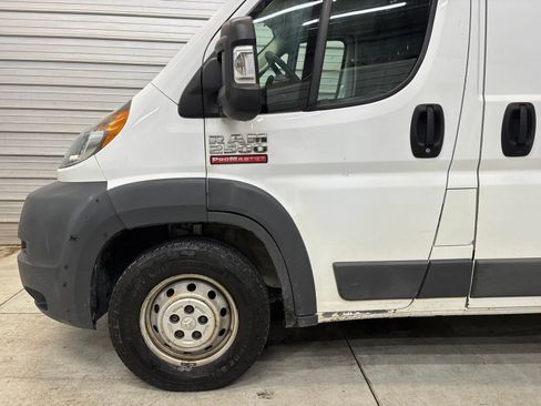 Used 2018 RAM ProMaster 2500 FWD image 4