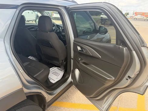 Used 2023 Chevrolet TrailBlazer LT FWD image 15