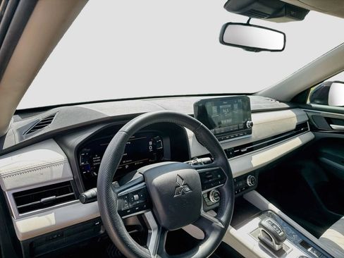 Used 2024 Mitsubishi Outlander SEL FWD image 11