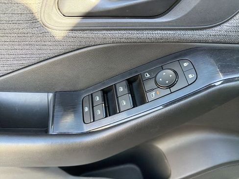 Used 2023 Nissan Rogue S image 18