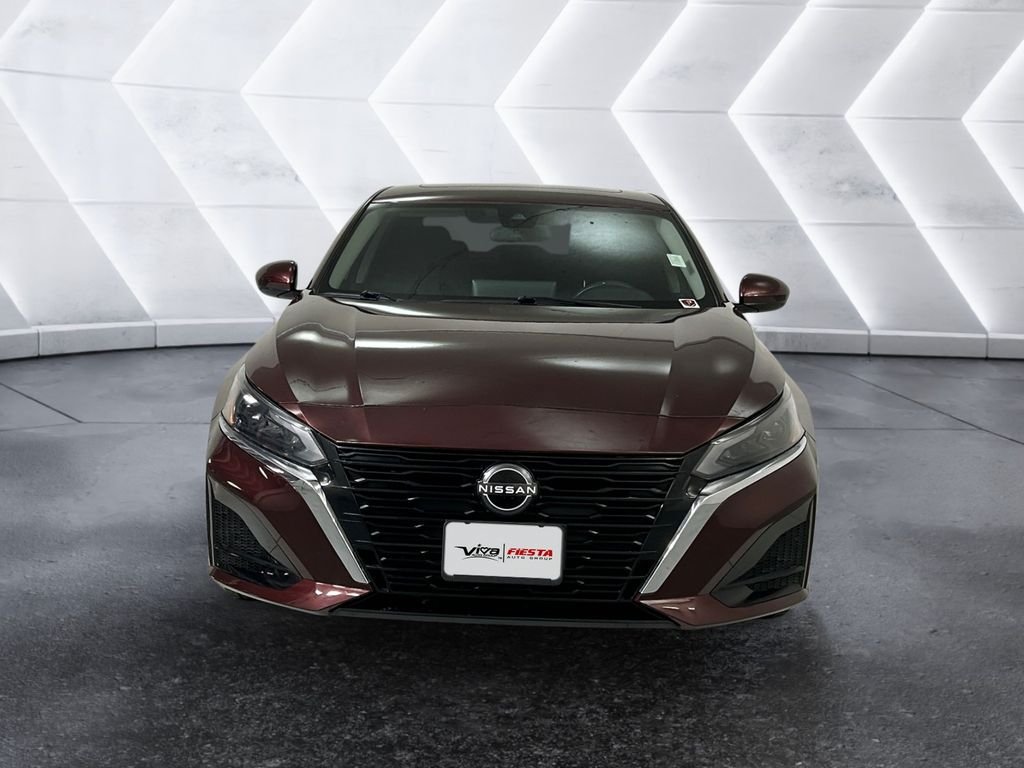 Used 2024 Nissan Altima 2.5 SV w/ SV Premium Package FWD image 2