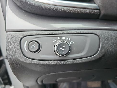 Used 2022 Buick Encore Preferred image 32