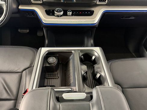 Used 2025 Ford Expedition Platinum image 16