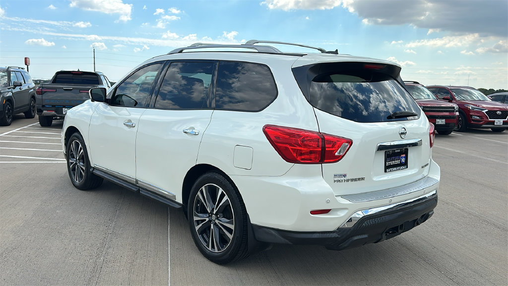 Used 2017 Nissan Pathfinder Platinum w/ Family Entertainment Package FWD image 12