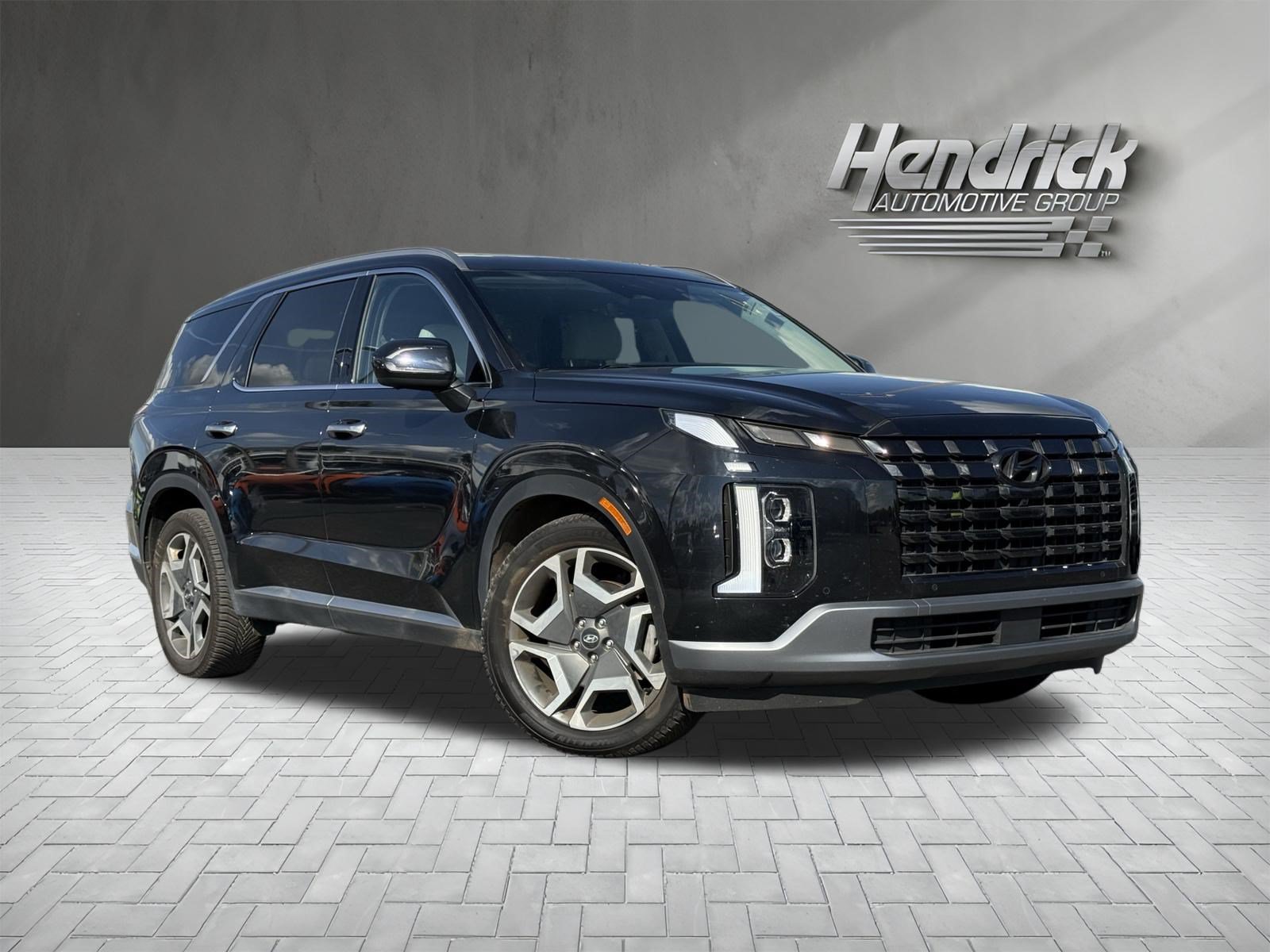 Used 2023 Hyundai Palisade Limited AWD/4WD image 2