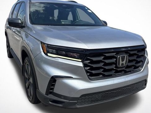 Used 2025 Honda Pilot Sport image 5