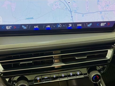 Used 2026 Chevrolet Traverse LT w/ Sun and Wheel Package FWD image 19