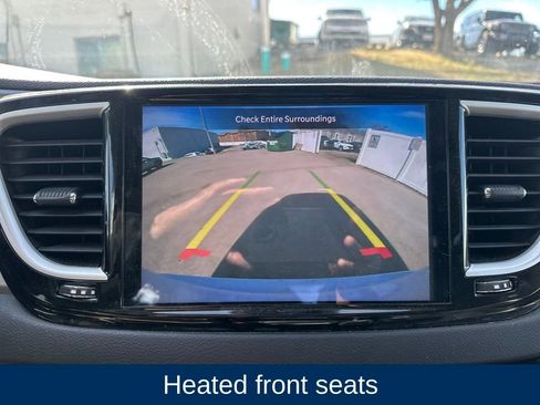 Used 2022 Chrysler Pacifica Touring-L image 18