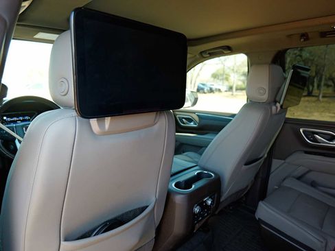 Used 2021 GMC Yukon XL SLT w/ SLT Luxury Plus Package image 22