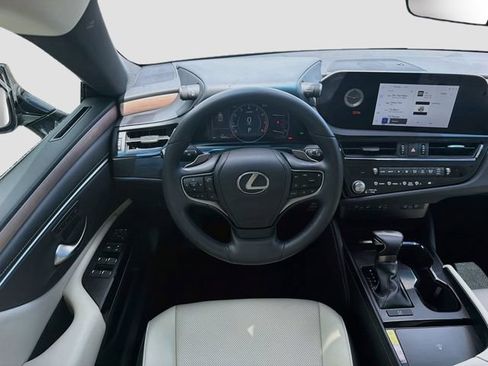 Used 2025 Lexus ES 350 w/ Premium Package FWD image 17