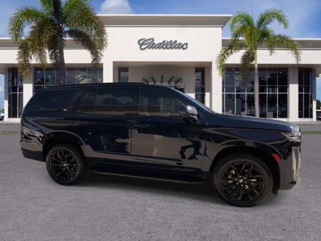 Used 2024 Cadillac Escalade Premium Luxury AWD/4WD image 17