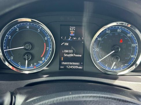 Used 2017 Toyota Corolla XLE FWD image 26