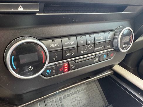 Used 2018 Ford Expedition Limited image 32