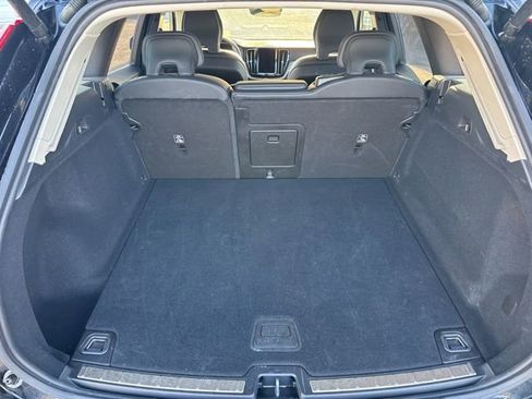 Used 2025 Volvo XC60 B5 Plus image 11