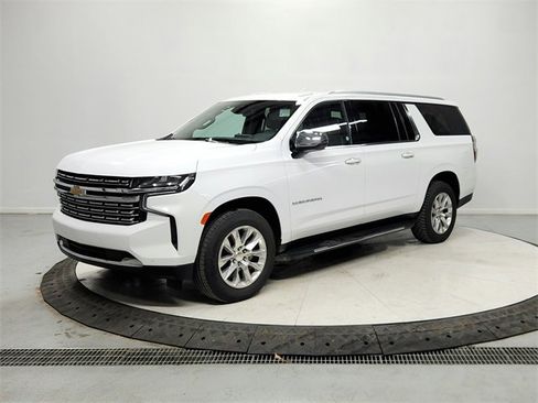 Used 2023 Chevrolet Suburban Premier image 3