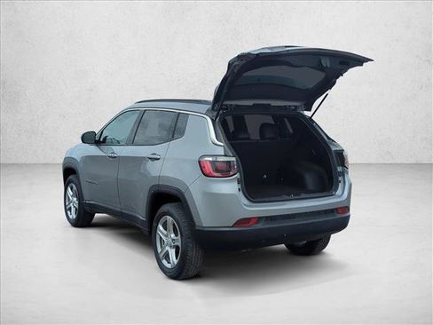 Used 2024 Jeep Compass Latitude AWD/4WD image 9