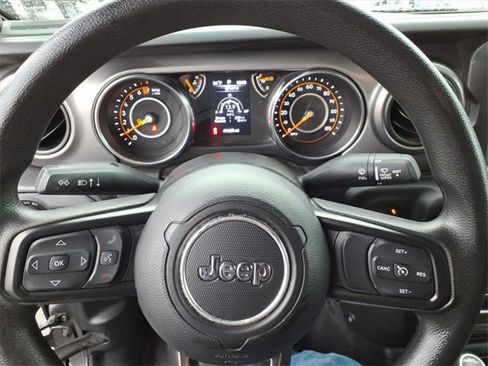 Used 2022 Jeep Gladiator Sport image 17