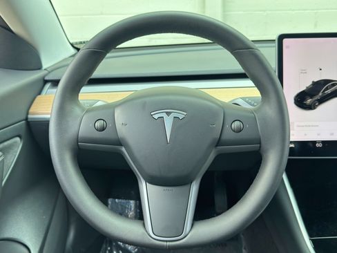 Used 2020 Tesla Model 3 Standard Range Plus RWD image 18