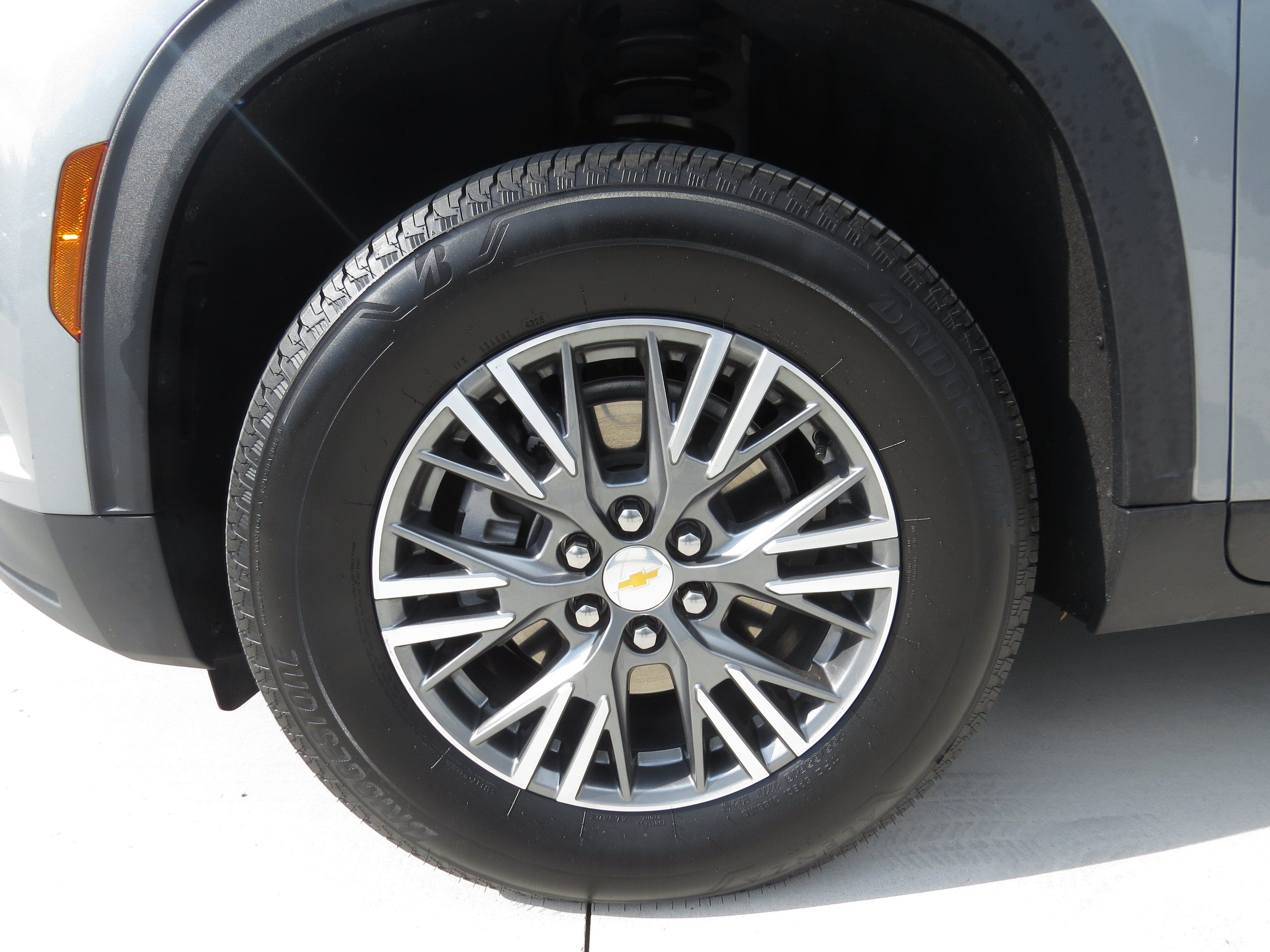 Used 2026 Chevrolet Traverse LT w/ Driver Confidence Package FWD image 12
