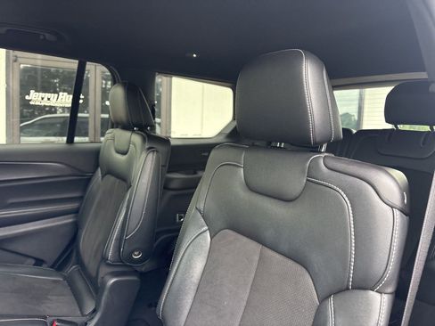 Used 2023 Jeep Grand Cherokee L Laredo AWD/4WD image 5