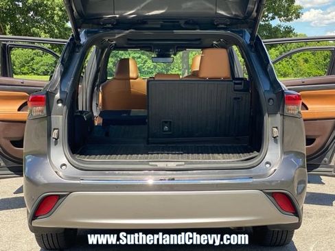 Used 2021 Toyota Highlander Platinum AWD/4WD image 46