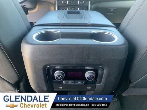 Used 2024 Chevrolet Suburban RST RWD image 19