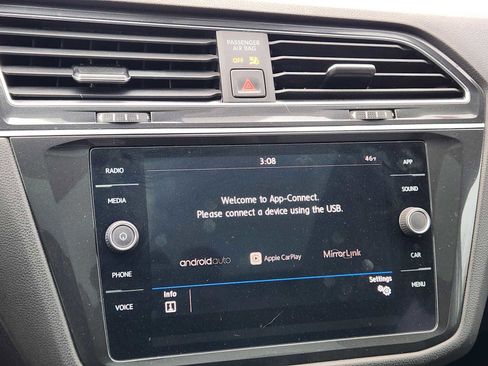 Used 2019 Volkswagen Tiguan SE w/ Panoramic Sunroof Package image 17