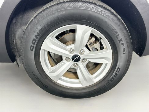 Used 2022 Kia Sorento LX AWD/4WD image 11