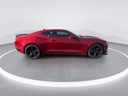 Used 2021 Chevrolet Camaro LT image 9