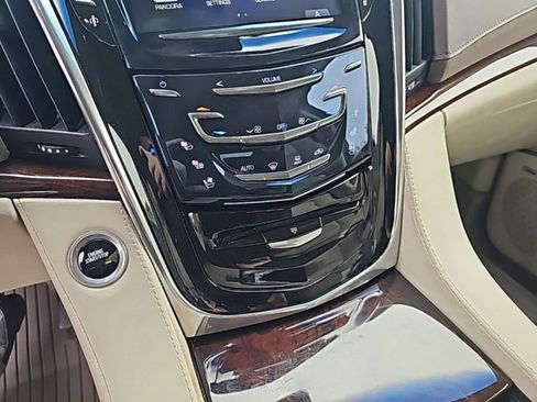 Used 2016 Cadillac Escalade Luxury image 27