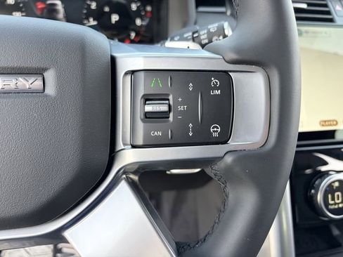 Used 2025 Land Rover Discovery S AWD/4WD image 9