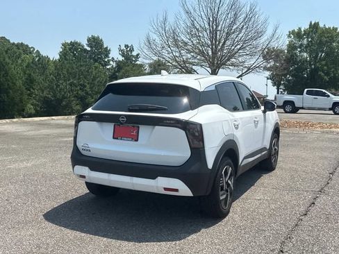 Used 2025 Nissan Kicks SV FWD image 4