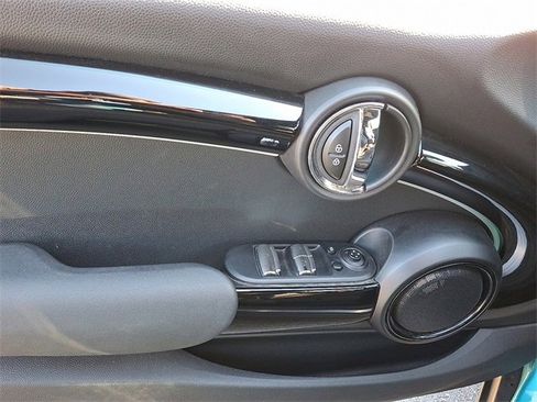 Used 2017 MINI Cooper S image 13