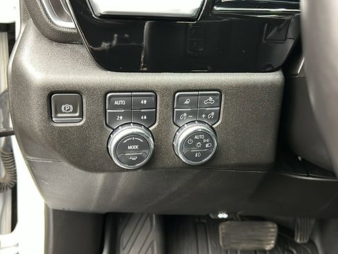 Used 2023 GMC Sierra 1500 SLT image 31