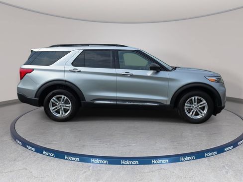 Certified 2022 Ford Explorer XLT w/ Equipment Group 202A AWD/4WD image 4