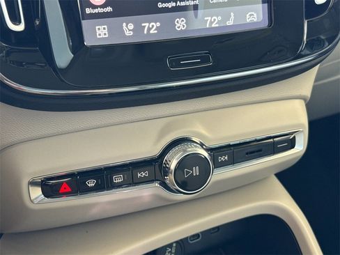 New 2026 Volvo XC40 B4 Plus image 20