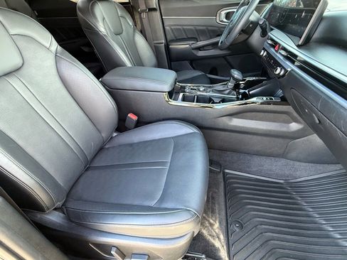 Used 2025 Kia Sorento SX image 10