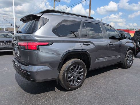 Certified 2025 Toyota Sequoia Platinum AWD/4WD image 5