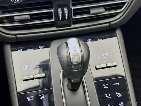 Used 2023 Porsche Macan Turbo image 17