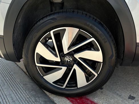 Used 2026 Volkswagen Atlas SE FWD image 9