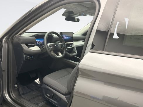 Used 2025 Ford Explorer Active image 10