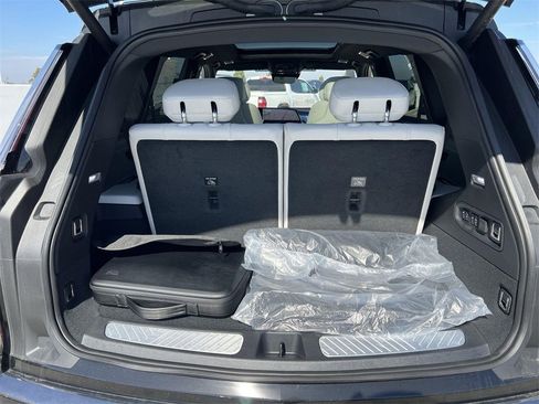 New 2026 Cadillac Vistiq Sport image 32